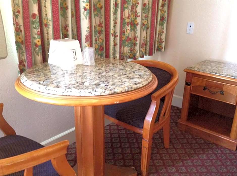 Walls Motel Long Beach