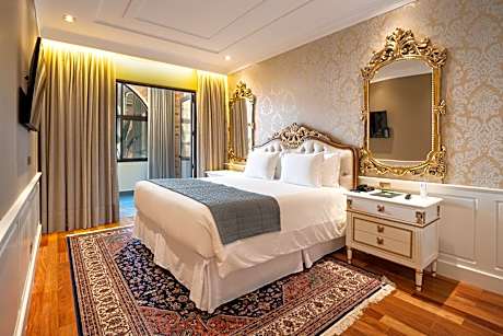 King Suite with Spa Bath