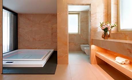 Suite with Spa Bath