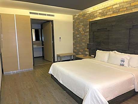 Queen Room - Disability Access