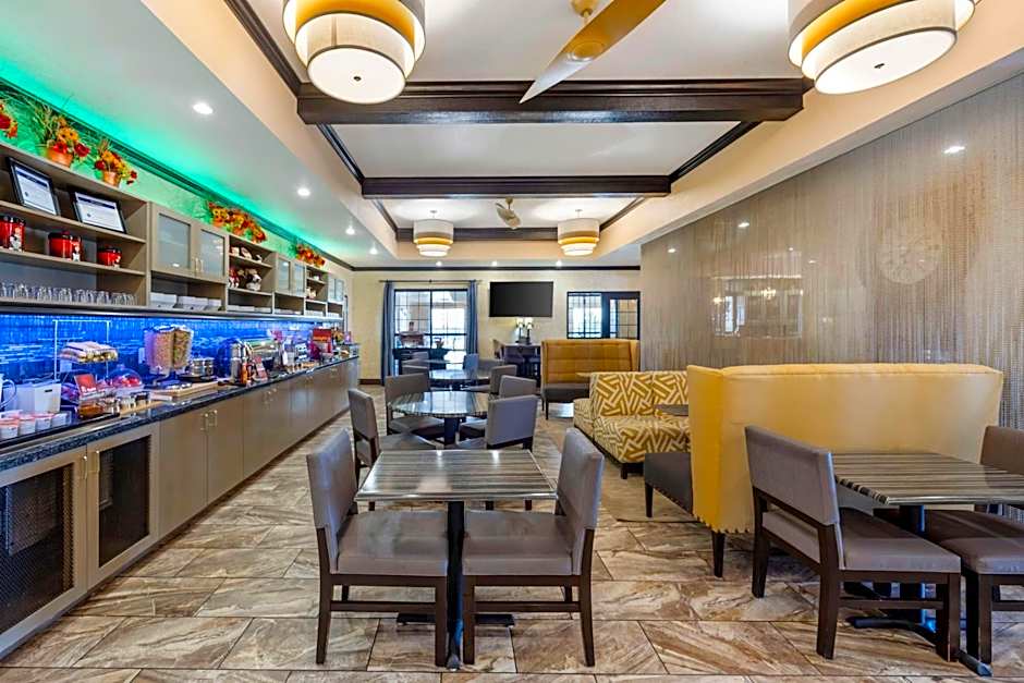 Best Western Plus Emerald Inn & Suites