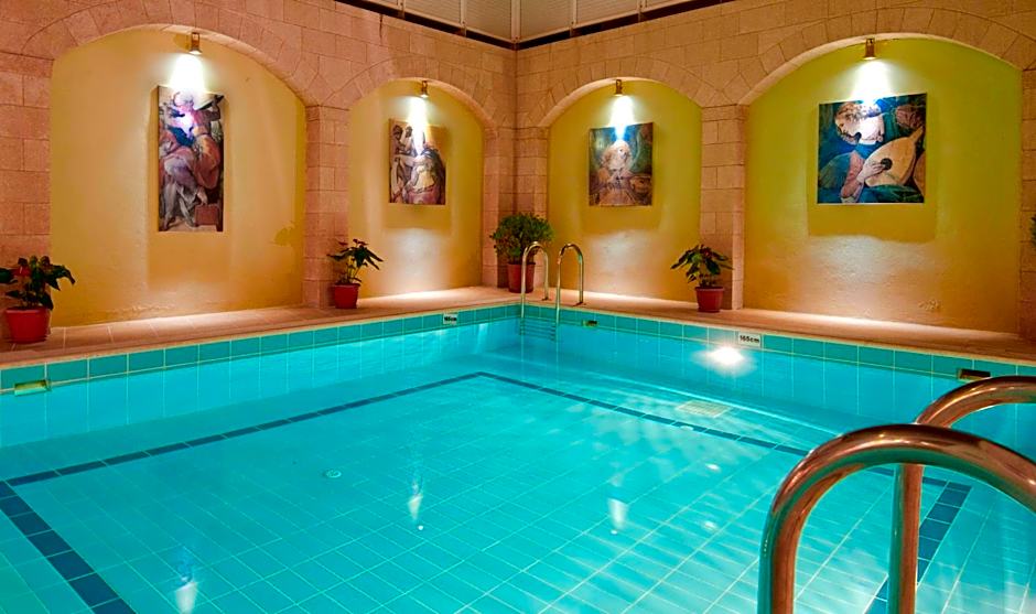 Alexandra Hotel&Apartments