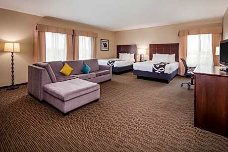Deluxe Suite with Two Queen Beds - Non-Smoking