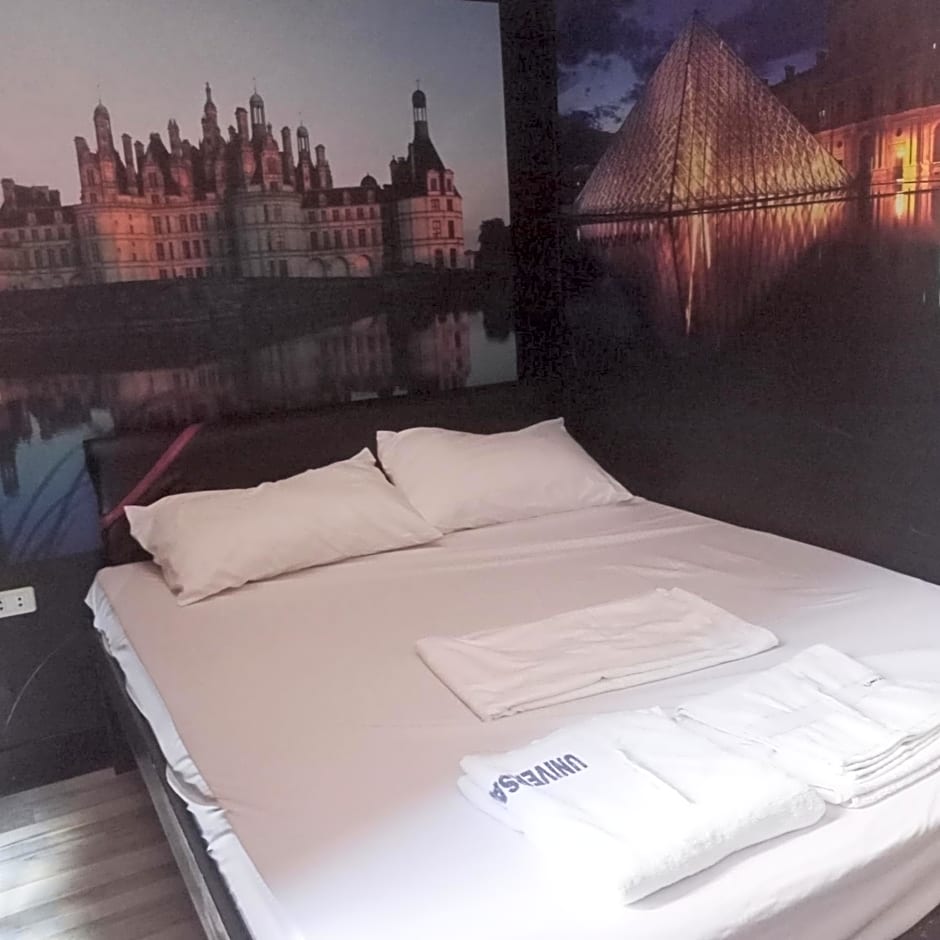 Universal Inn