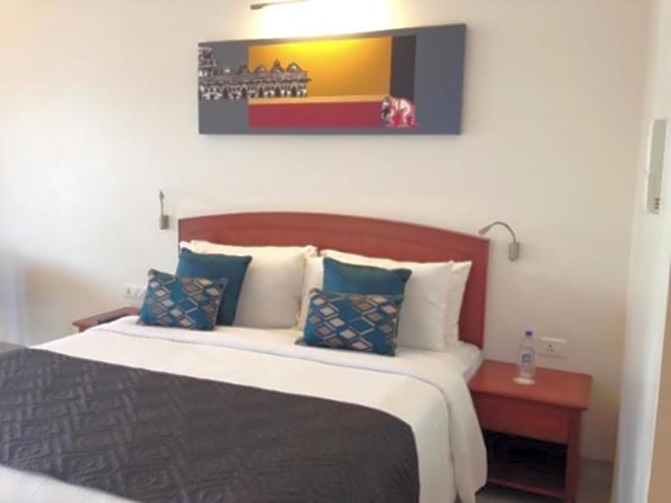 Hotel Naveen Lakeside