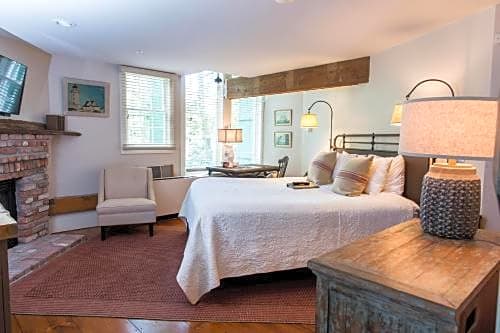 Three Chimneys Inn