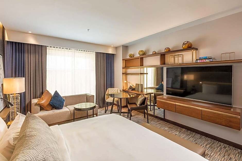 Photo 1 of 6 of Deluxe 1 King Bed Guestroom, Concierge Level
