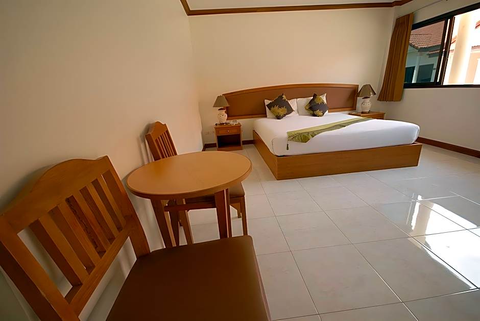 Golden Land Hotel