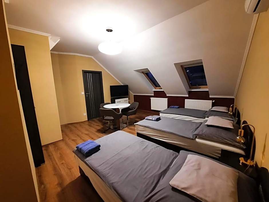 Foto 1 de 7 de Triple Room with Private Bathroom