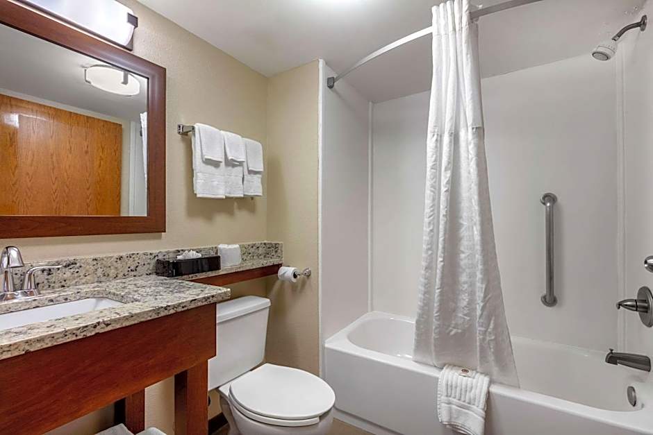 Comfort Inn & Suites Hamilton Place
