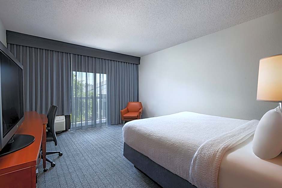 Courtyard by Marriott Dallas Arlington/Entertainment District