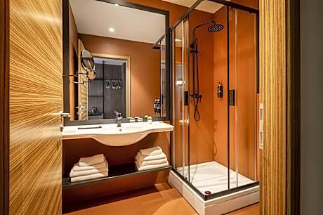 Superior room with double/twin beds and balcony