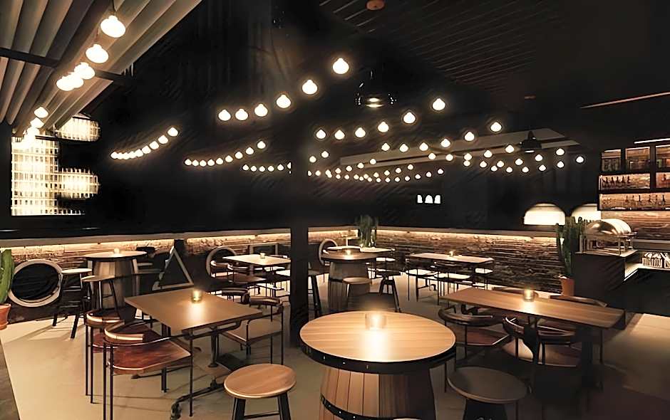 Kin Hotel Ly Tu Trong