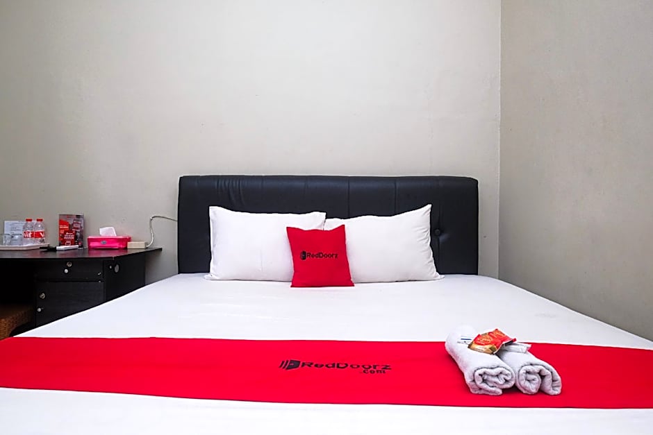 RedDoorz near Kampus UMP Purwokerto