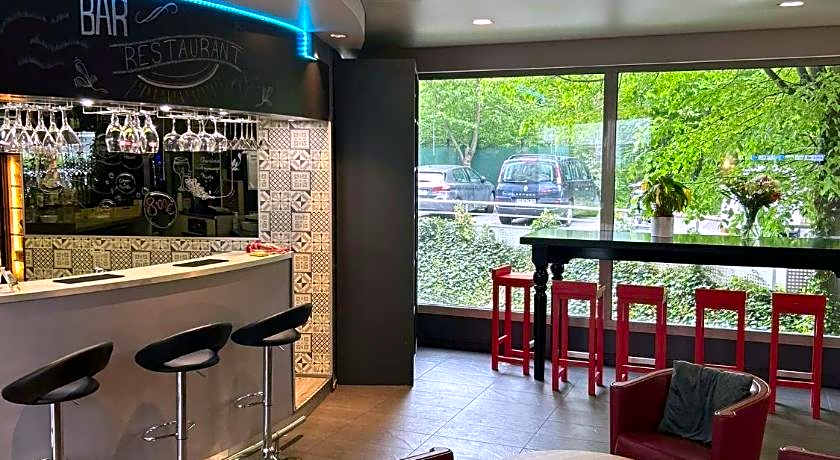 Standing Hotel Suites by Actisource