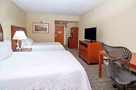 2 Queen Beds