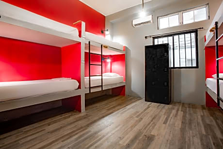 8 Bed Community Room