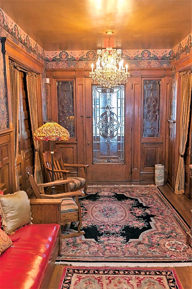 South Broadway Manor B&B - Near Fallingwater, Ohiopyle State Park, Hiking & Biking trails GAP