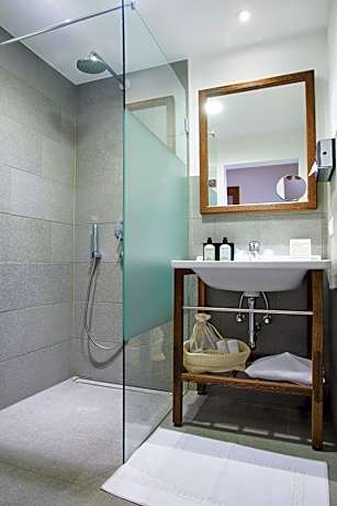 Comfort Double Room (2 Adults & 1 Child)