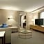 DoubleTree Suites by Hilton Hotel Boston - Cambridge