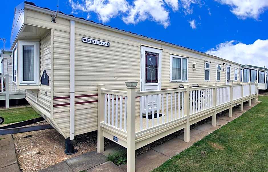 MOLLIES DEN 2 8 Berth 3 Bedrooms The Grange Holiday Park INGOLDMELLS