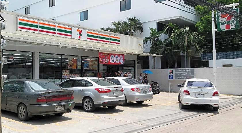 Riski Residence Ngamwongwan