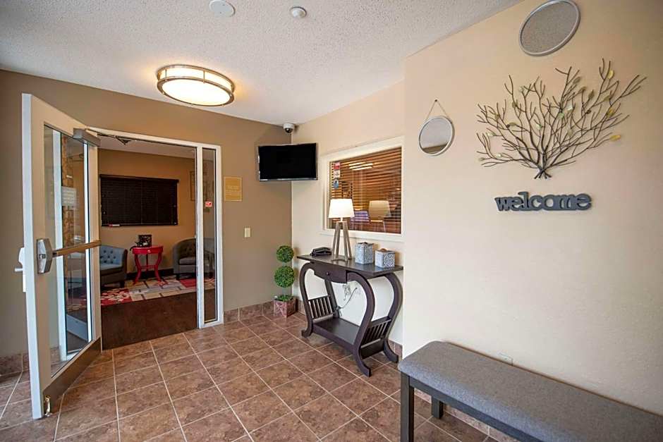 Sonesta Simply Suites Chicago Naperville