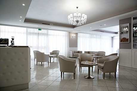 Hotel Leon - Ristorante Al Cavallino Rosso