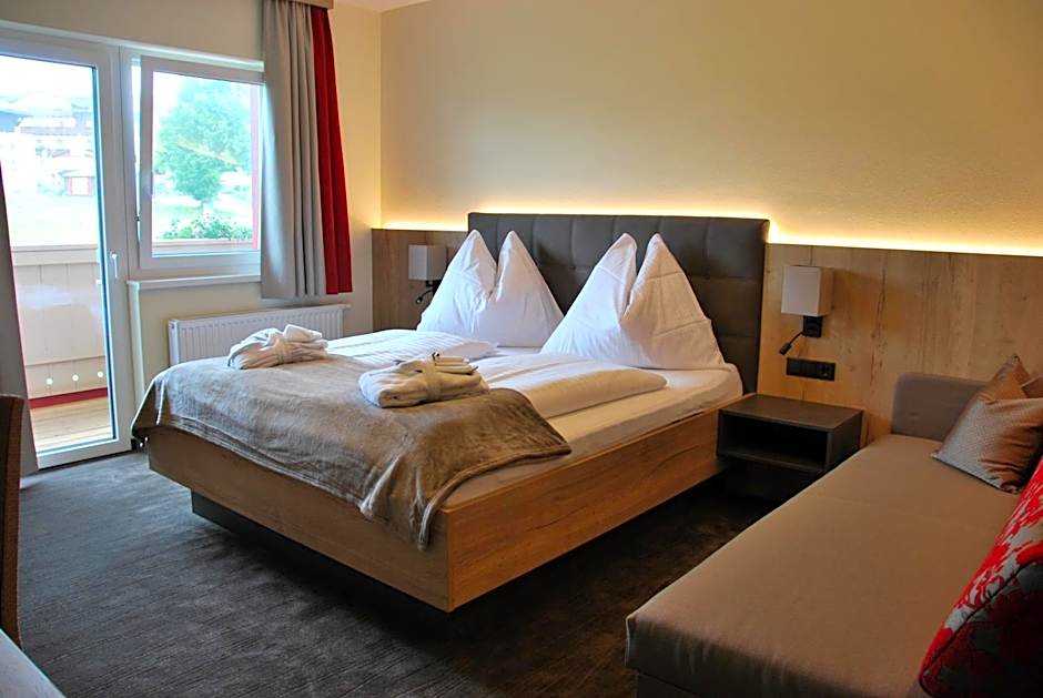 Photo 1 of 6 of Triple Room