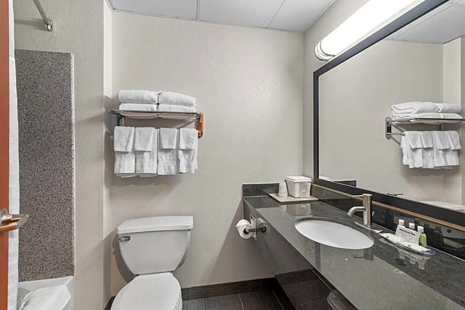 Quality Suites Stratford