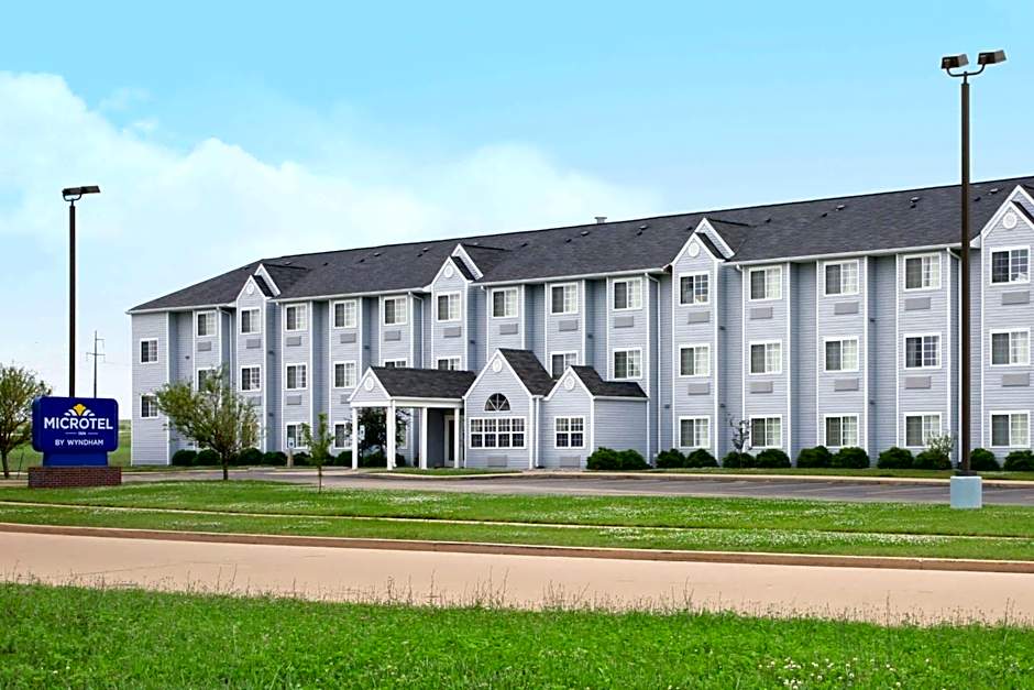 Photo 1 of 50 of Microtel Inn By Wyndham Champaign
