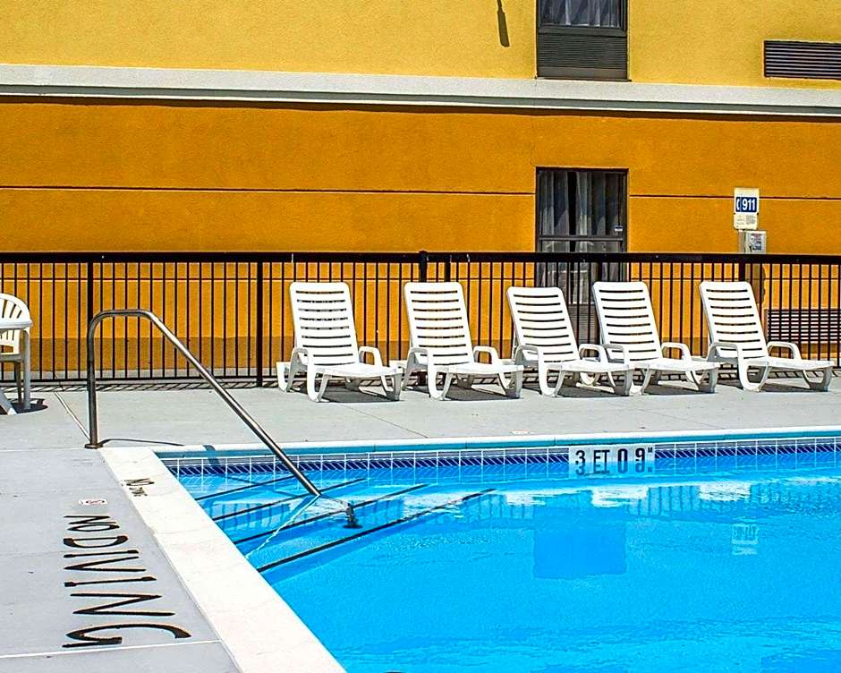 Comfort Inn Dunn near I-95