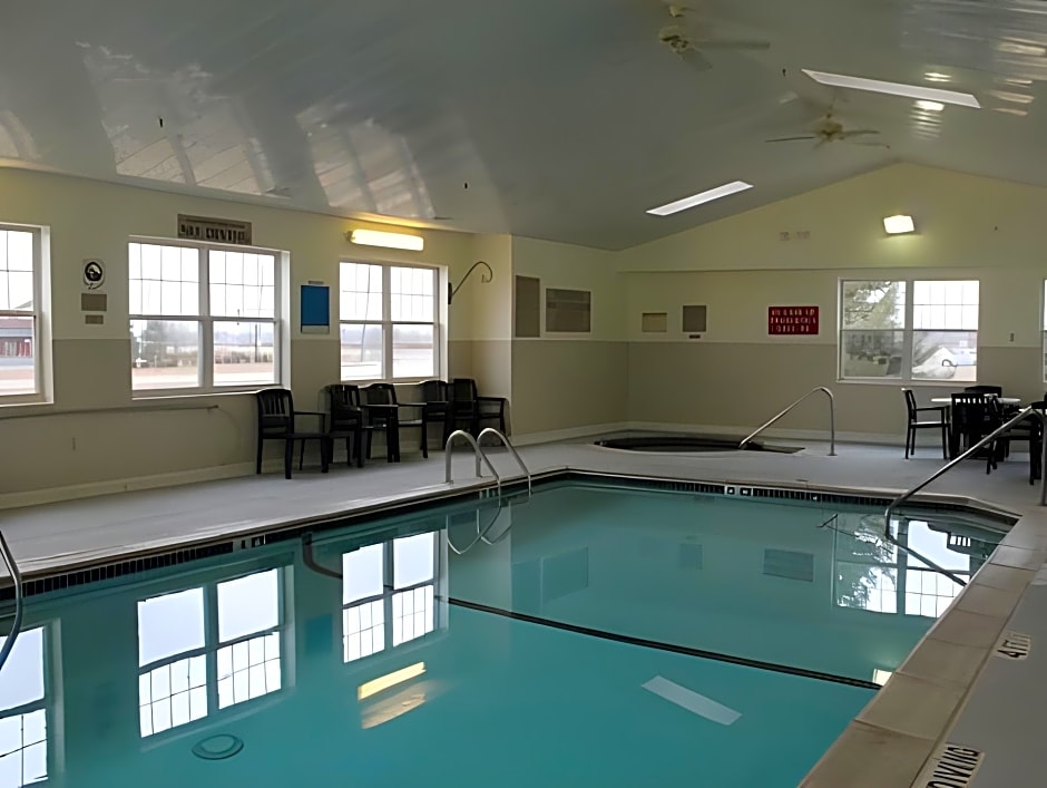 Country Inn & Suites by Radisson, Dundee, MI