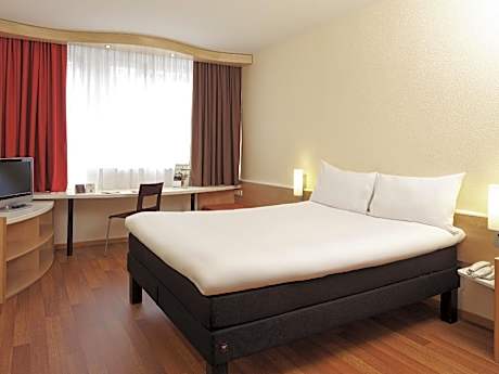 Room with 1 double bed equipped with the new be dding