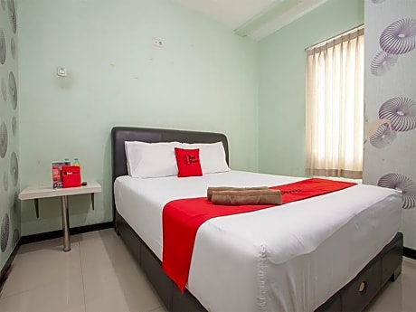 RedDoorz @ Raya Tidar