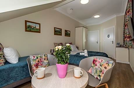 Triple Room with Private Bathroom