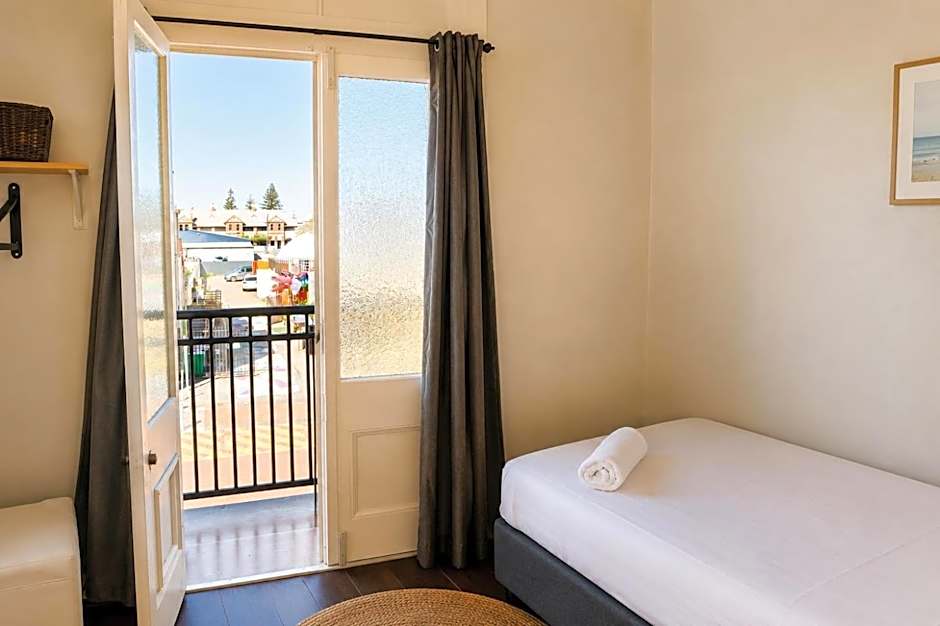 Geraldton Shoreline Lodge