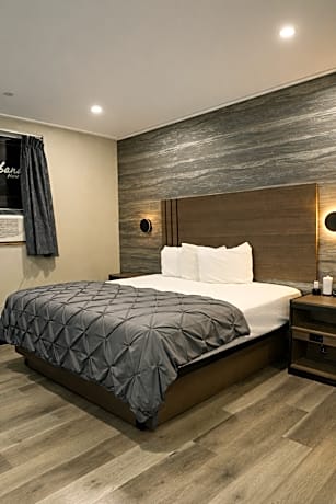 Deluxe - 1 King Bed