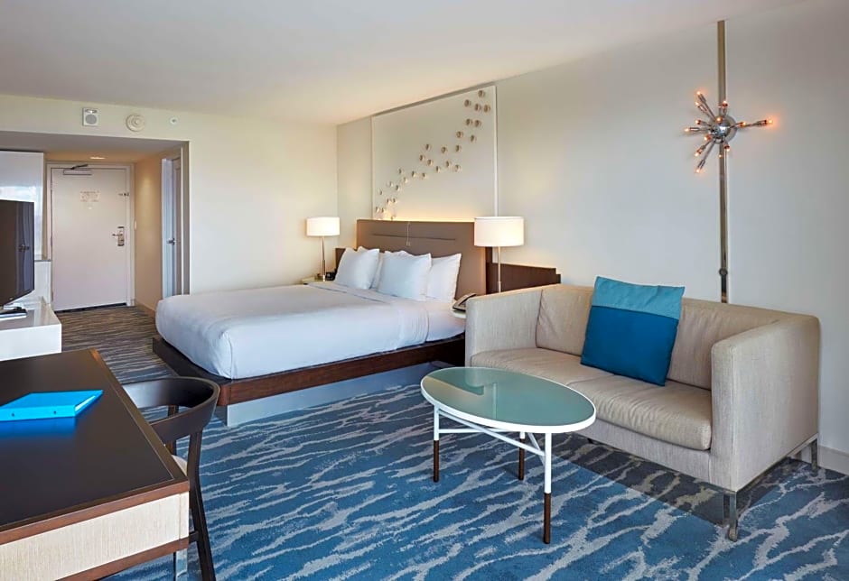 Waterstone Resort & Marina Boca Raton, Curio Collection by Hilton