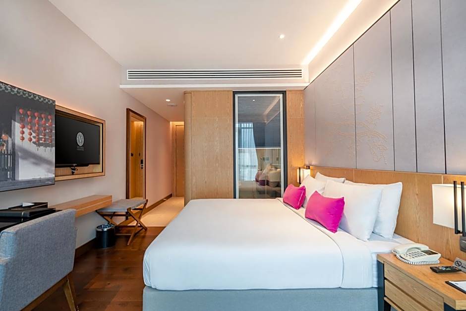 Photo 1 of 13 of Premier 1 King Bed