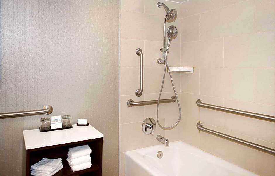 Embassy Suites by Hilton Portland Tigard