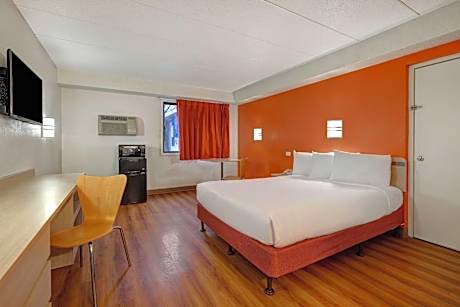 Queen Room - Smoking