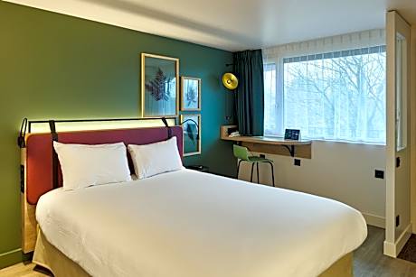 Superior Room - 1 Queen Bed