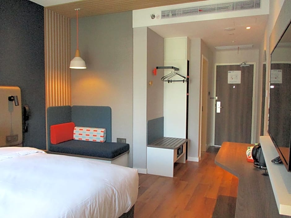 HOLIDAY INN EXPRESS Shanghai Tourism Zone