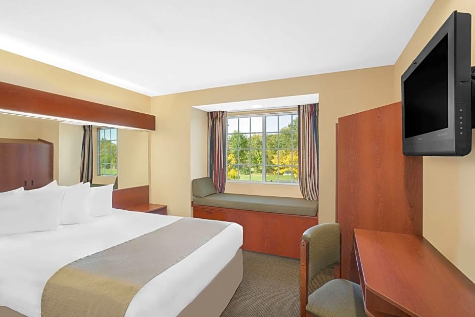 Microtel by Wyndham Bentonville