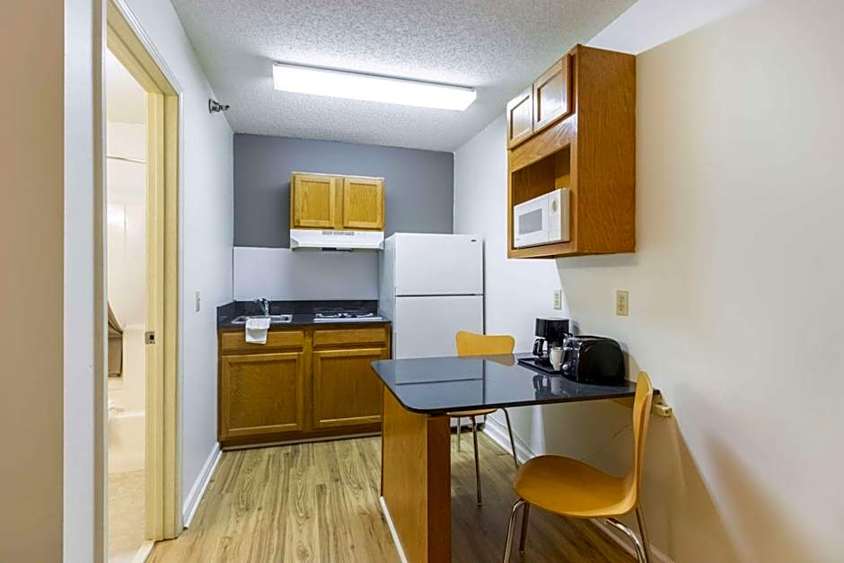 Studio 6-Statesboro, GA