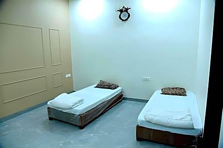 Adinath bhavan - Jainsite Dharamshala