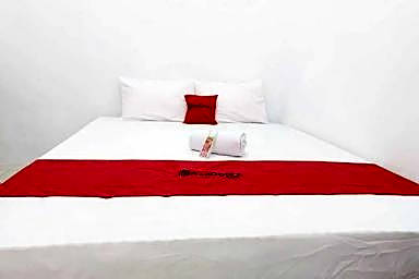 RedDoorz Syariah near Transmart Tegal