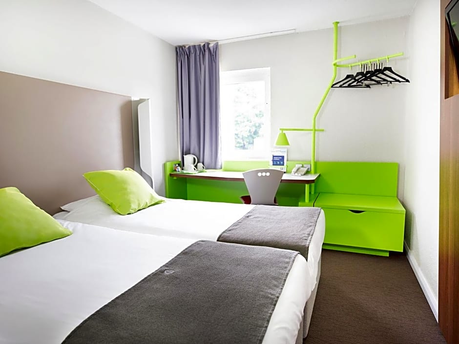 Photo 1 of 4 of Twin Room