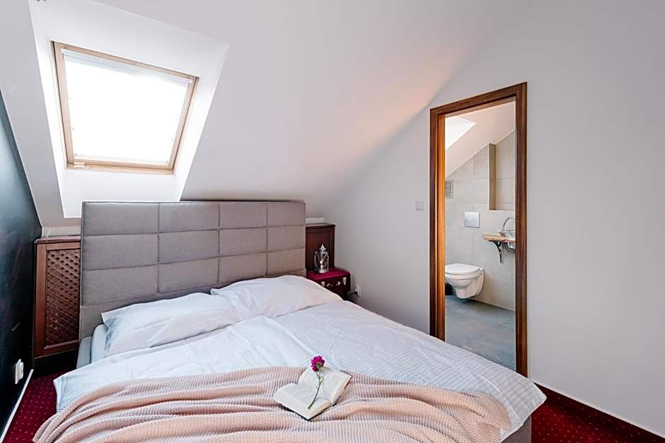 Petra Inn Apartments in historical palace Bratislava